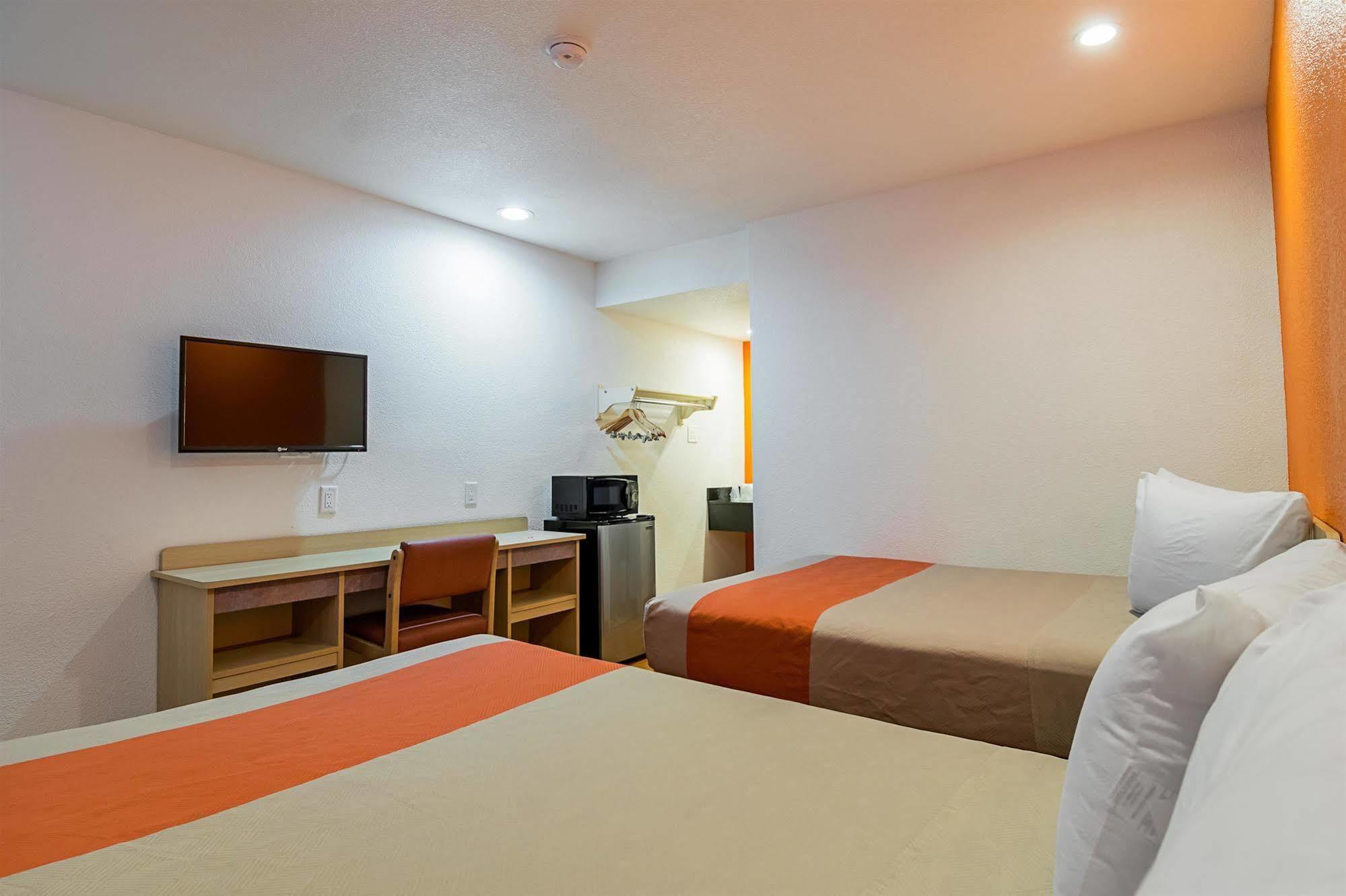 Motel 6 Lost Hills / Buttonwillow Racetrack Exteriér fotografie